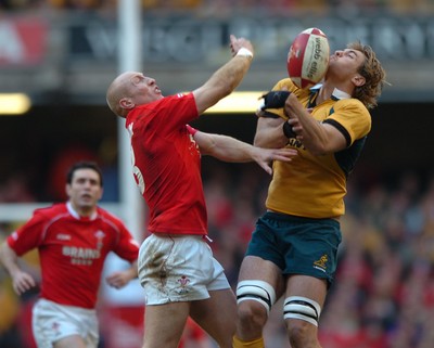 04.11.06  Wales v Australia.  Australia's Rocky Elsom keeps ball away from Tom Shanklin.  