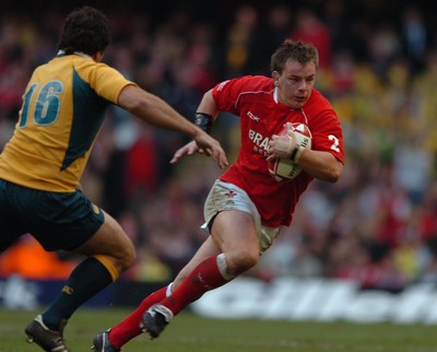 04.11.06  Wales v Australia.  Wales Matthew Rees hands off Brendan Cannon  