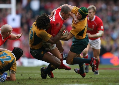 04.11.06  Wales v Australia, Invesco Perpetual Series 2006 Wales' Shane Williams is tackled by Lote Tuqiri and Matt Giteau  