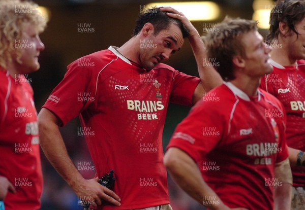 04.11.06 - Wales v Australia - Invesco Perpetual Series 2006 - Jonathan Thomas looks dejected 