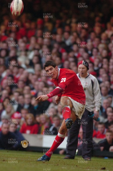 04.11.06 - Wales v Australia - Invesco Perpetual Series 2006 - Wales' James Hook 