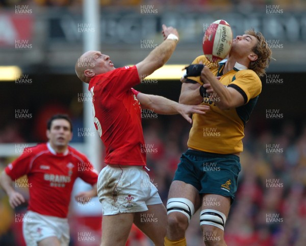 04.11.06  Wales v Australia.  Australia's Rocky Elsom keeps ball away from Tom Shanklin.  