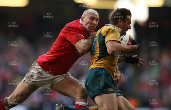 04.11.06  Wales v Australia, Invesco Perpetual Series 2006 Wales' Tom Shanklin tackles Chris Latham 