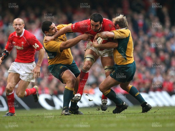 04.11.06  Wales v Australia, Invesco Perpetual Series 2006 Wales' Jonathan Thomas is tackled by Rodney Blake and Phil Waugh 