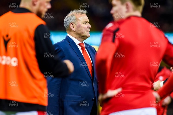 201121 - Wales v Australia - Autumn Nations Series - Wales head coach Wayne Pivac looks on ahead of the game 