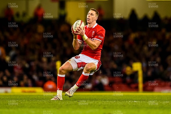 201121 - Wales v Australia - Autumn Nations Series - Liam Williams of Wales catches the ball