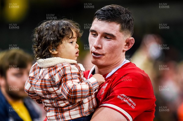 201121 - Wales v Australia - Autumn Nations Series - Seb Davies of Wales and his son