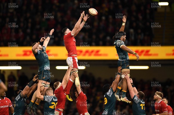 201121 - Wales v Australia - Autumn Nations Series - Seb Davies of Wales takes line out ball