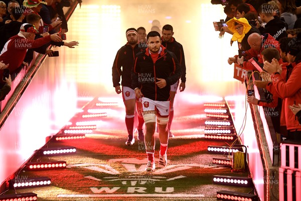 201121 - Wales v Australia - Autumn Nations Series - Ellis Jenkins of Wales leads out his side