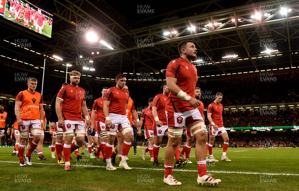 201121 - Wales v Australia - Autumn Nations Series - Ellis Jenkins of Wales leads his players off the pitch after the warm up