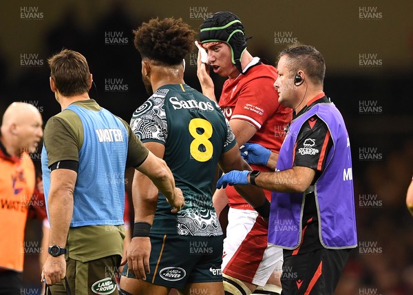 201121 - Wales v Australia - Autumn Nations Series - Rob Valetini of Australia talks to Adam Beard of Wales after being shown a red card