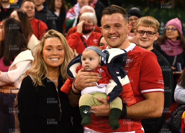 201121 - Wales v Australia - Autumn Nations Series - Elliot Dee of Wales with partner Ruby and son Jesse at the end of the game