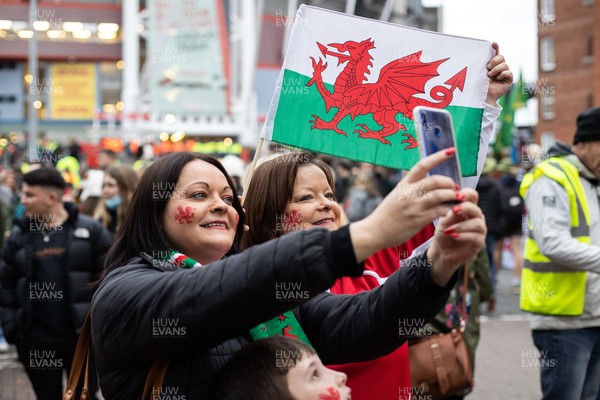 201121 - Wales v Australia - Autumn Nations Series - Fans outside the stadium before kick off