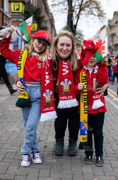 201121 - Wales v Australia - Autumn Nations Series - Fans outside the stadium before kick off