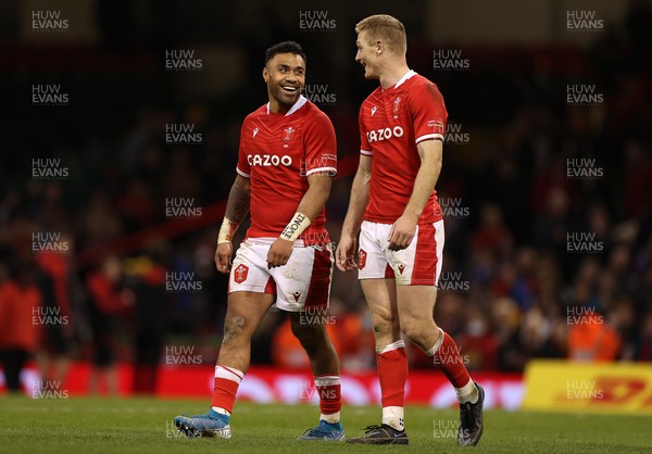 201121 - Wales v Australia - Autumn Nations Series - Uilisi Halaholo and Johnny McNicholl of Wales at full time