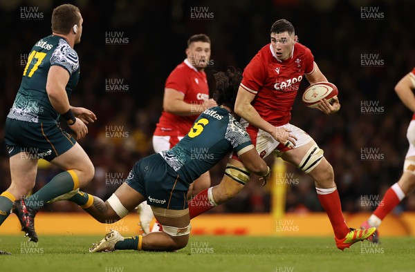 201121 - Wales v Australia - Autumn Nations Series - Seb Davies of Wales is tackled by Rob Leota of Australia