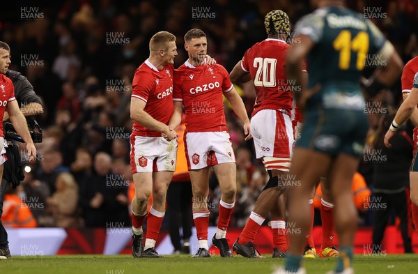 201121 - Wales v Australia - Autumn Nations Series - Rhys Priestland of Wales celebrates with Johnny McNicholl at full time
