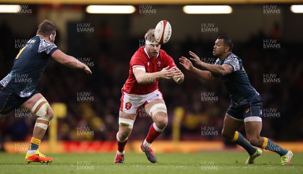 201121 - Wales v Australia, 2021 Autumn Nations Series - Aaron Wainwright of Wales loses possession as he charges forward