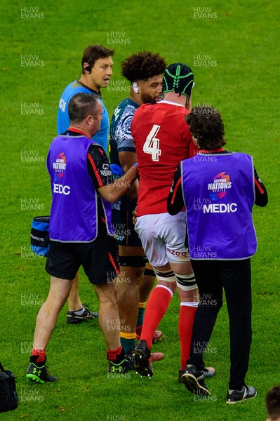 201121 - Wales v Australia - Autumn Nations Series - Rob Valetini of Australia apologises to Adam Beard of Wales  after being sent off