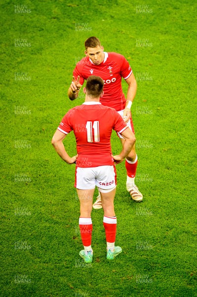 201121 - Wales v Australia - Autumn Nations Series - Liam Williams of Wales talks to Josh Adams of Wales 