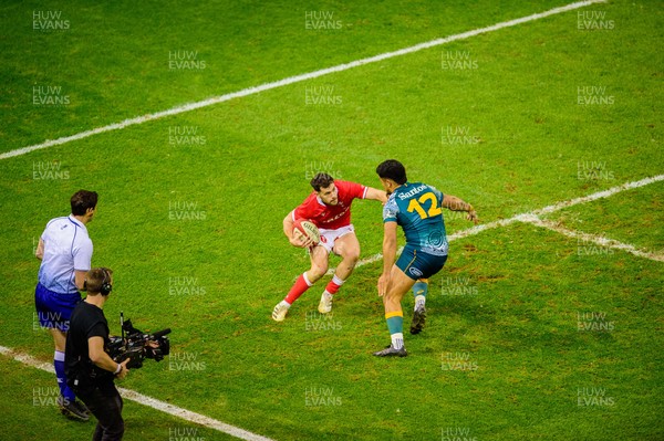201121 - Wales v Australia - Autumn Nations Series - Tomos Williams of Wales is tackled by Hunter Paisami of Australia 