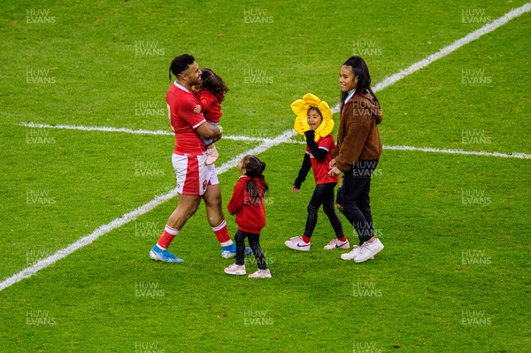 201121 - Wales v Australia - Autumn Nations Series - Willis Halaholo of Wales with his family