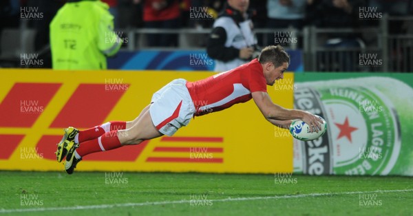 21.10.11 - Wales v Australia - Rugby World Cup Bronze Final - Shane Williams of Wales scores try. 