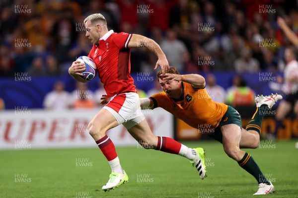 240923 - Wales v Australia - Rugby World Cup France 2023 - Pool C -  Gareth Davies of Wales scores try