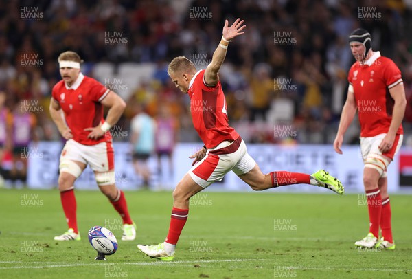 240923 - Wales v Australia - Rugby World Cup France 2023 - Pool C -  Gareth Anscombe of Wales kicks at goal