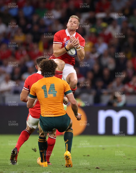 240923 - Wales v Australia - Rugby World Cup France 2023 - Pool C -  Gareth Anscombe of Wales takes high ball