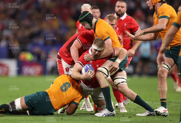 240923 - Wales v Australia - Rugby World Cup France 2023 - Pool C -  Aaron Wainwright of Wales is tackled by Rob Leota of Australia