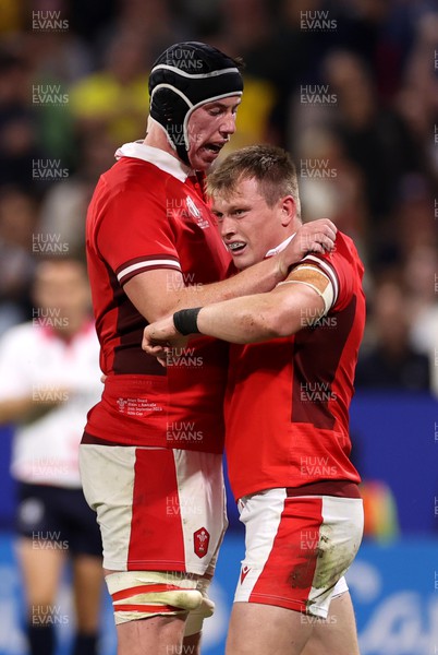 240923 - Wales v Australia - Rugby World Cup France 2023 - Pool C -  Nick Tompkins of Wales celebrates try with Adam Beard
