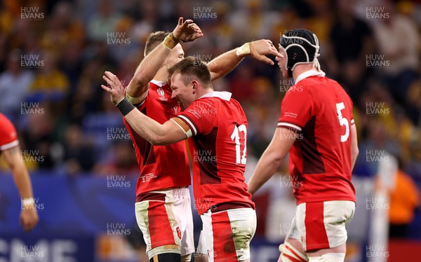 240923 - Wales v Australia - Rugby World Cup France 2023 - Pool C -  Nick Tompkins of Wales celebrates try with Liam Williams
