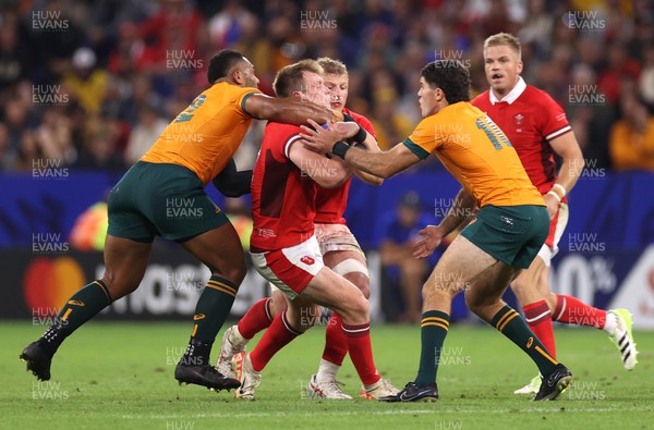 240923 - Wales v Australia - Rugby World Cup France 2023 - Pool C -  Nick Tompkins of Wales is tackled by Samu Kerevi of Australia