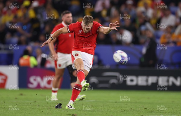 240923 - Wales v Australia - Rugby World Cup France 2023 - Pool C -  Gareth Anscombe of Wales kicks at goal
