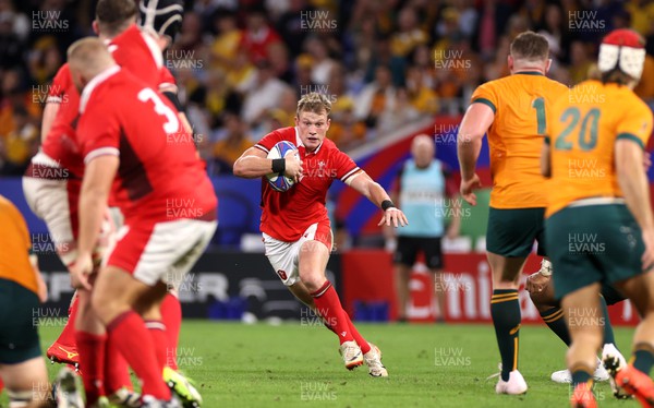 240923 - Wales v Australia - Rugby World Cup France 2023 - Pool C -  Nick Tompkins of Wales looks for a gap