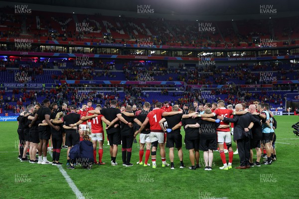 240923 - Wales v Australia - Rugby World Cup France 2023 - Pool C - Wales team huddle
