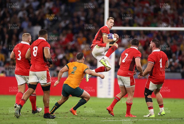 240923 - Wales v Australia - Rugby World Cup France 2023 - Pool C - Liam Williams of Wales gets the high ball