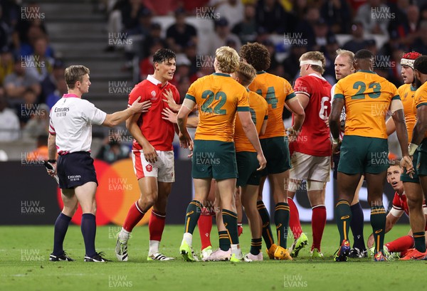 240923 - Wales v Australia - Rugby World Cup France 2023 - Pool C - Louis Rees-Zammit of Wales confronts Carter Gordon of Australia 