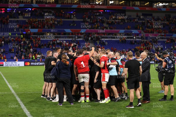 240923 - Wales v Australia - Rugby World Cup France 2023 - Pool C - Wales team huddle at full time