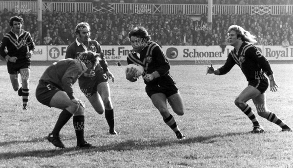 241082 - Wales v Australia - Rugby League International - Ian Schubert of Australia waits for the pass from Eadie as Bill Francis of Wales defends