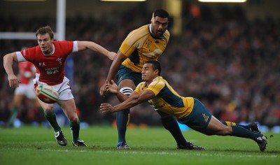 28.11.09 - Wales v Australia - Invesco Perpetual Series 2009 - Australia's Will Genia gets the ball away. 