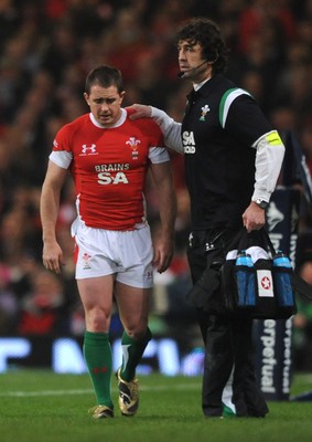 28.11.09 - Wales v Australia - Invesco Perpetual Series 2009 - Wales' Shane Williams is helped from the Field by Physio Mark Davies. 