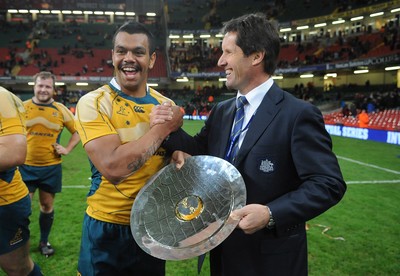 28.11.09 - Wales v Australia - Invesco Perpetual Series 2009 - Australia's Kurtley Beale and Coach Robbie Deans celebrate with the James Bevan Trophy. 