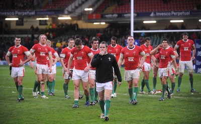 28.11.09 - Wales v Australia - Invesco Perpetual Series 2009 - Wales' Shane Williams looks dejected. 