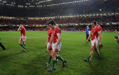 28.11.09 - Wales v Australia - Invesco Perpetual Series 2009 - Wales' Stephen Jones looks dejected. 