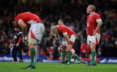 28.11.09 - Wales v Australia - Invesco Perpetual Series 2009 - Wales' Duncan Jones looks dejected. 