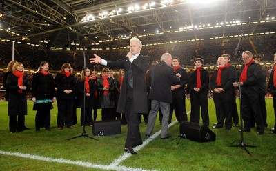 28.11.09 - Wales v Australia - Invesco Perpetual Series 2009 - Rhydian Roberts performs. 