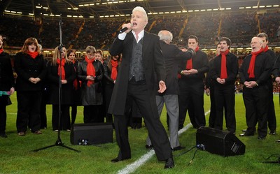 28.11.09 - Wales v Australia - Invesco Perpetual Series 2009 - Rhydian Roberts performs. 