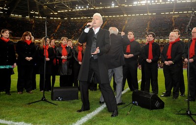28.11.09 - Wales v Australia - Invesco Perpetual Series 2009 - Rhydian Roberts performs. 